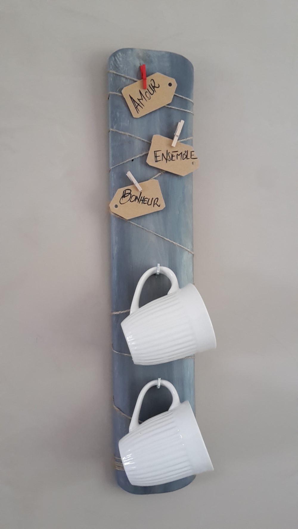 présentoir-support-rangement-tasses-mugs-murale-cuisine-café-bois-personnalisé-artisanal présentoir-support-rangement-tasses-mugs-murale-cuisine-café-bois-personnalisé-artisanal