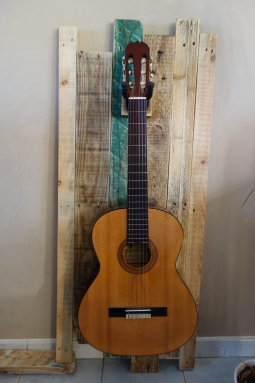 Support guitare en bois personnalisable