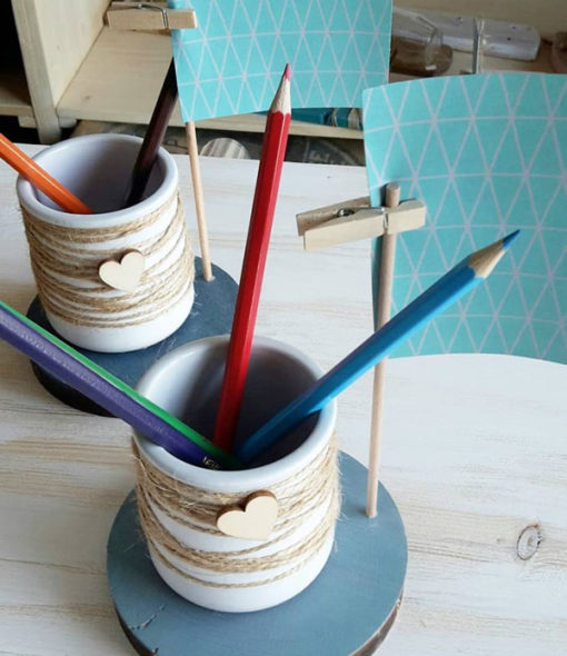 support-pot-crayons-bureau-cadeau-maitresse-fin-d'année-message-bois-personnalisé-artisanal