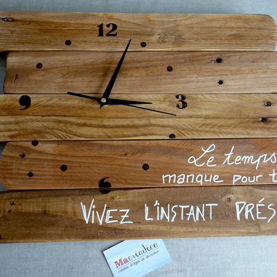 horloge-murale-bois-décoration-personnalisé-artisanal-citation-naturel-pendule