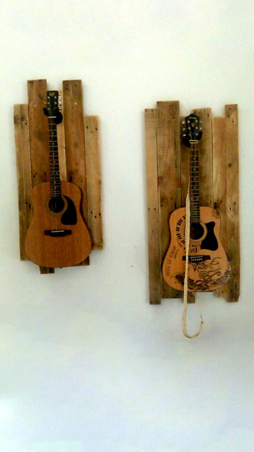 Support guitare en bois personnalisable