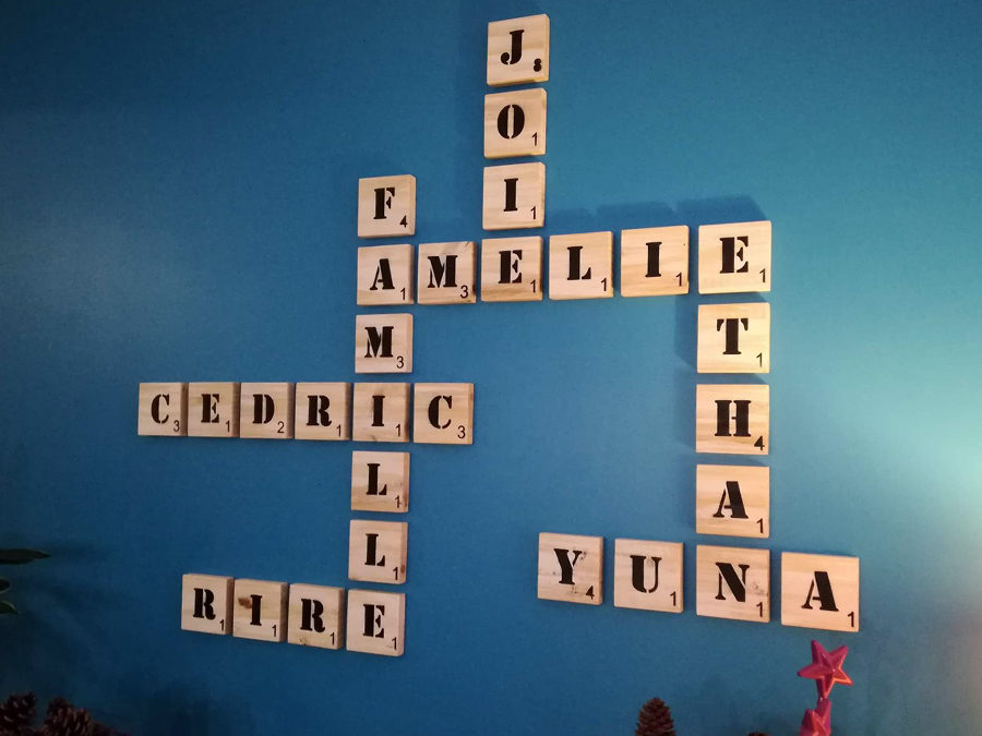 Scrabble Géant Mural Bois – Jeu de Lettres XXL en Bois Naturel