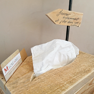 boite-distributeur-sur-boite-mouchoirs-décoration-cadeau-bois-personnalisé-artisanal-évènement-mariage