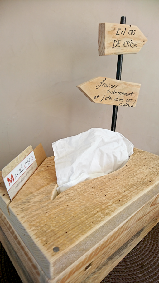boite-distributeur-sur-boite-mouchoirs-décoration-cadeau-bois-personnalisé-artisanal-évènement-mariage
