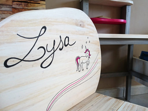 chaise-bureau-bois-enfant-sur-mesure-personnalisé-artisanal