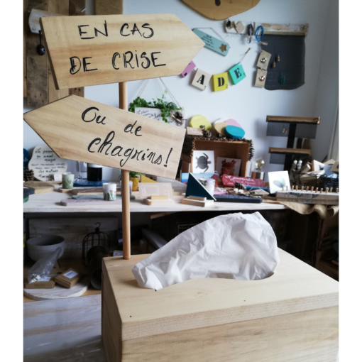 boite-distributeur-sur-boite-mouchoirs-décoration-cadeau-bois-personnalisé-artisanal-évènements-mariage