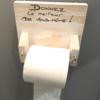 dérouleur-distributeur-WC-papier-toilette-bois-personnalisé-humour-artisanal-mural