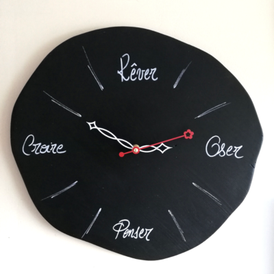 horloge-murale-bois-décoration-personnalisé-citation-artisanal-pendule