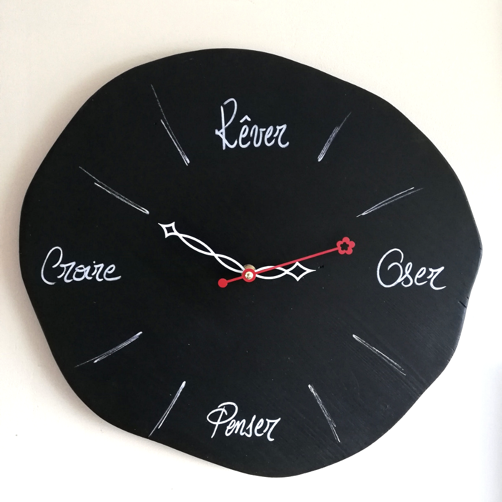horloge-ronde-epurée-design-noir-black (2) horloge-murale-bois-décoration-personnalisé-citation-artisanal-pendule