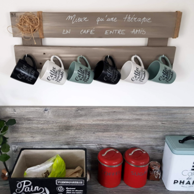 présentoir-support-rangement-tasses-mugs-murale-cuisine-café-bois-personnalisé-artisanal