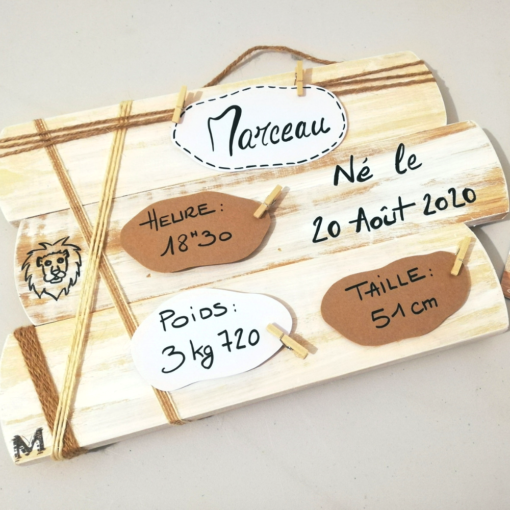 tableau-bois-cadeau-naissance-bébé-personnalisé-décoration-chambre-artisanal