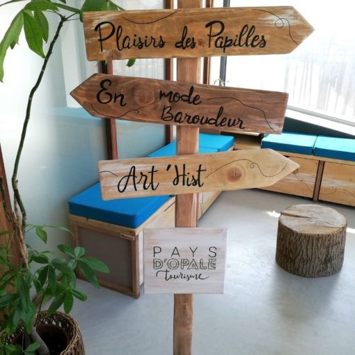 panneau-directionnel-flèche-direction-évènement-bois-interieur-extérieur-personnalisé-artisanal-mariage-commerce