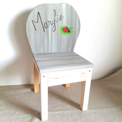 chaise-enfant-artisanal-personnalisé-bois-enfant-chambre-meuble
