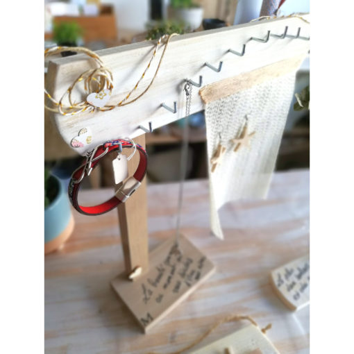 présentoir-support-bijoux-bois-personnalisé-artisanal