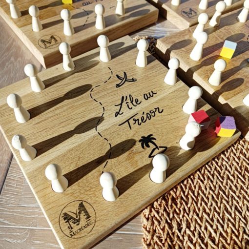 jeu-bois-tactique-pions-enfant-personnalisé-artisanal-plateau-jeu-cadeau-enfant-ile-au-trésor