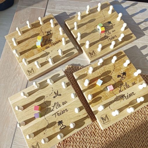 jeu-ile-au-tresor-memo-bois-tactique-pions-enfant-personnalisé-artisanal-cadeau