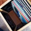 boite-rangement-vinyle-disque-roulette-personnalisé-bois-artisanal-cadeau