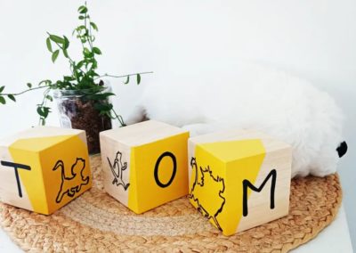 cube-bois-prenom-lettres-enfant-cadeau-artisanal-personnalisé-décoration