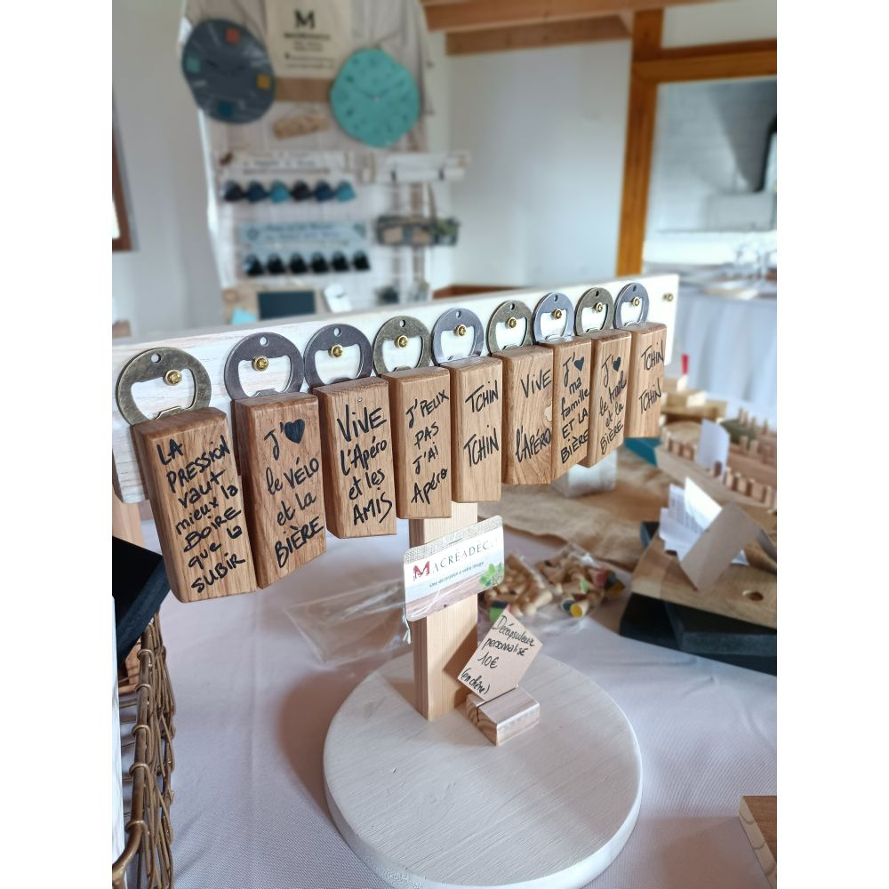 décapsuleur-ouvre-cannette-bière-main-bois-artisanal-cadeau-personnalisé