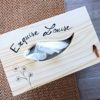 boite-distributeur-sur-boite-mouchoirs-décoration-cadeau-bois-personnalisé-artisanal