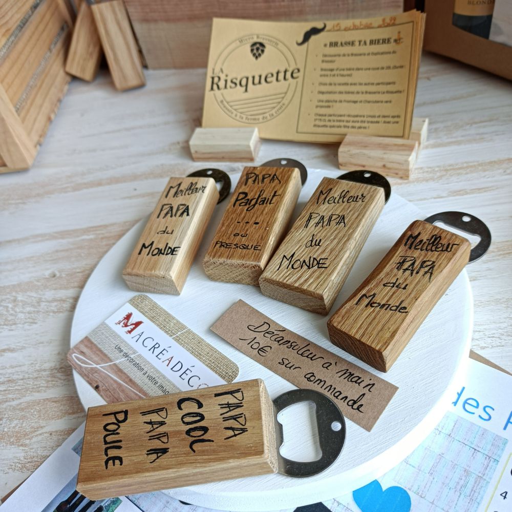 décapsuleur-ouvre-cannette-bière-main-bois-artisanal-cadeau-personnalisé