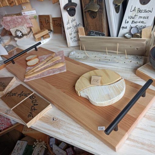 planche-plateau-bois-poignée-noire-apéro-personnalisé-artisanal-aperitif