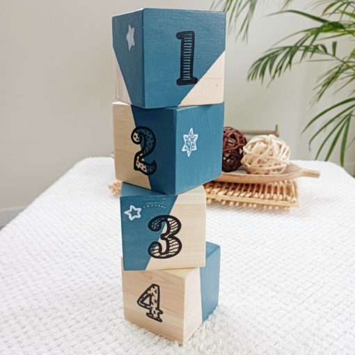 cube-bois-prenom-lettre-chiffre-enfant-cadeau-artisanal-personnalisé-décoration