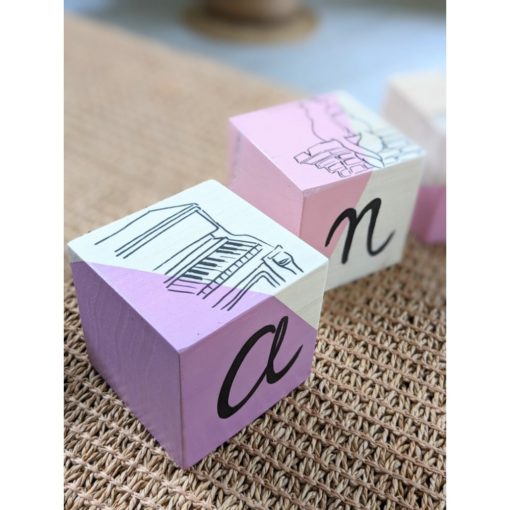 cube-bois-prenom-lettre-chiffre-enfant-cadeau-artisanal-personnalisé-décoration