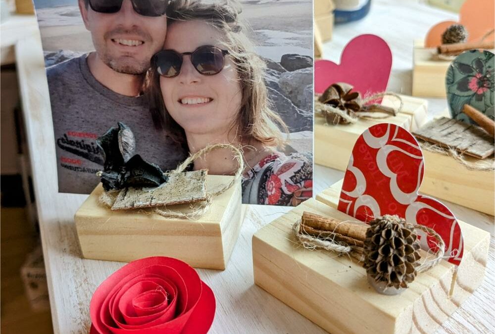Socle photo coeur en bois Saint-Valentin