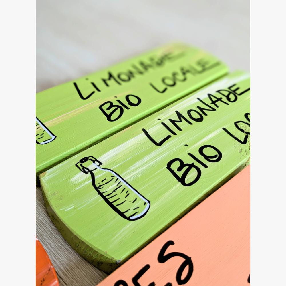 Pancartes colorées promotion limonade bio locale.