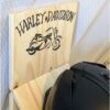support-rangement-casque-equipement-moto-bois-artisanal