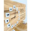 Horloge murale en bois avec message inspirant.