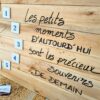 Citation inspirante sur fond en bois