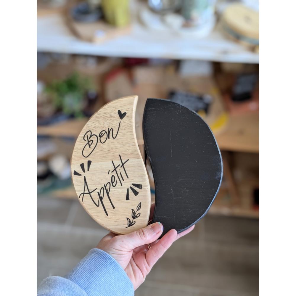 dessous-sous-plat-bois-décoration-table-personnalisé-artisanal-cadeau Planches en bois repose plat yin-yang avec inscription