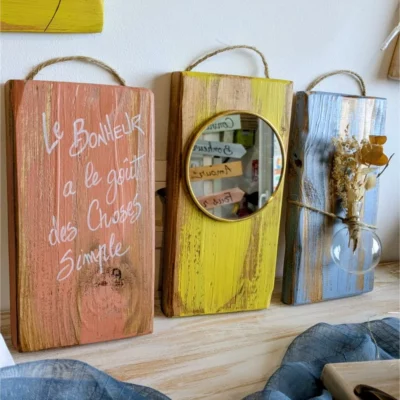 décoration trio couleur en bois brut et coloré, fabriqué artisanalement à Hardinghen